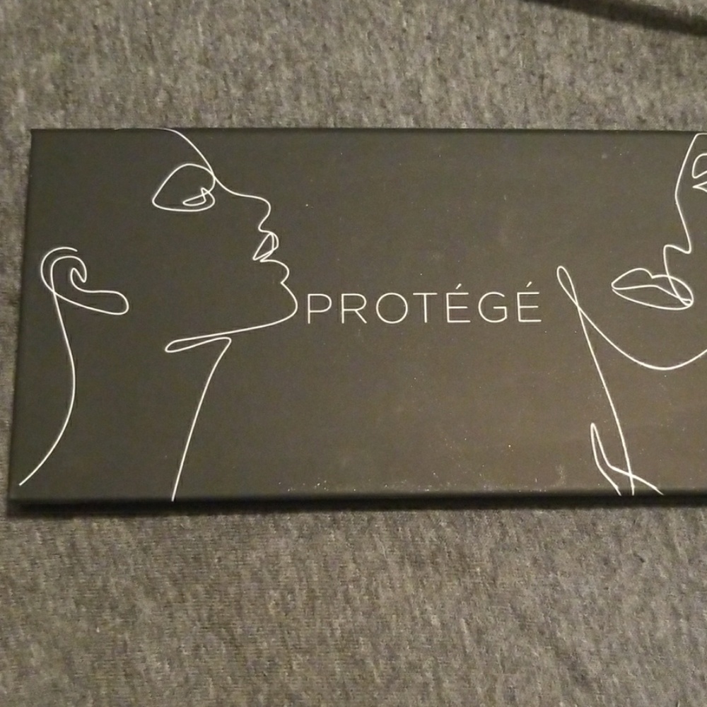 Eyeshadow palette